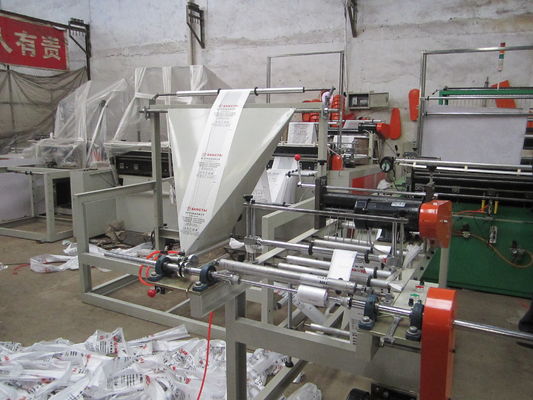 China Hitte - verzegelende HDPE LDPE T-shirtzak die Machine maken 1150mm - 1200mm Breedte leverancier