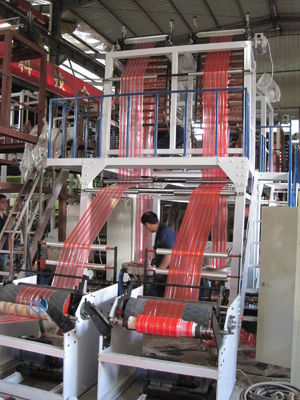 China LDPE/HDPE Dubbele Hoofdfilm Blazende die Machine voor Dubbele Kleuren plastic zakken wordt gebruikt leverancier